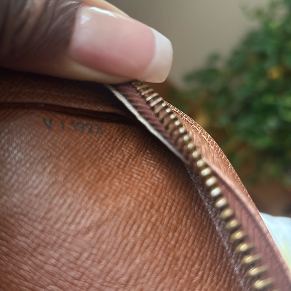 EUC Louis Vuitton Orsay Monogram Bag - Picture 3 of 11